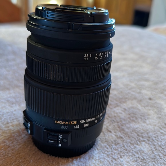 Sigma 50-200 mm lense - Picture 1 of 4